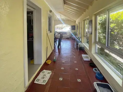 Casa en Alquiler con 4 cocheras