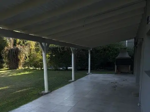 Moderna casa en alquiler en Ombúes de Hudson