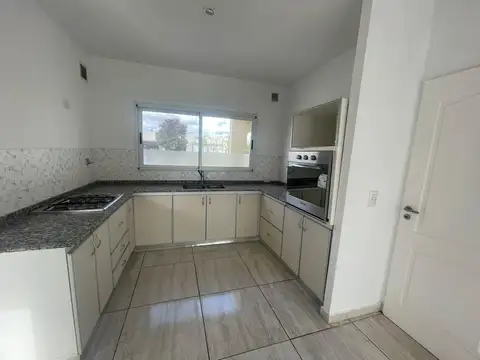 Casa en Alquiler Temporal con 1 cochera