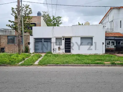 Casa de 2 dormitorios y parque