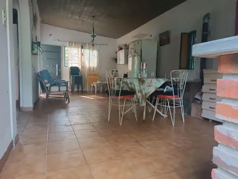 Casa 3 ambientes con 1 baño