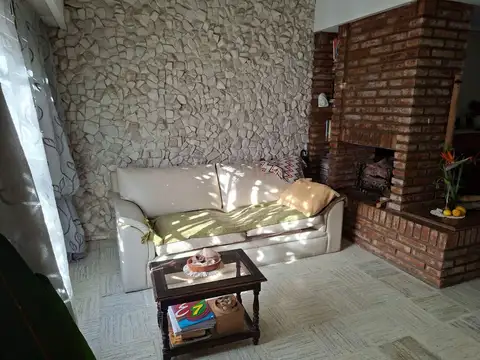 Casa en Alberdi con jardin   Otro terreno independiente