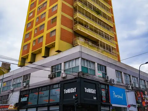 Venta de excelente departamento en el centro comercial de Junín.