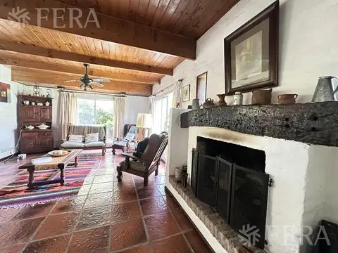 Venta casa 4 ambientes con piscina y cochera en Country Club El Carmen