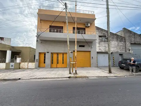 CASA 5 AMB VILLA MADERO MAS  GALPON Y COCHERA