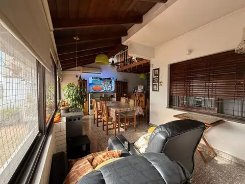 Casa 5 ambientes con 2 baños