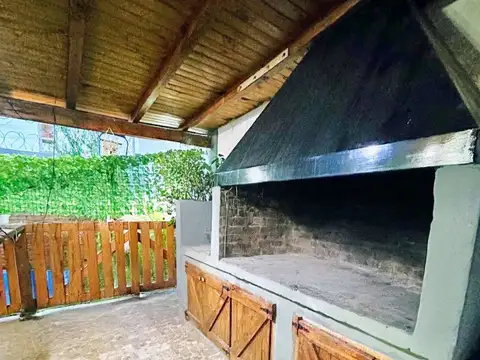Casa 5 ambientes con 2 baños