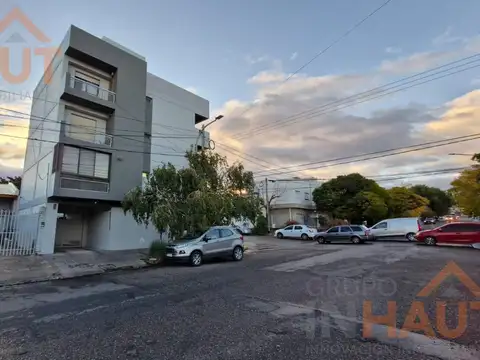 Cochera en Área Centro Oeste