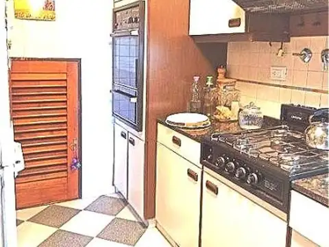 CHASSAING, JUAN 700. Entre Av 3 de febrero y Estanislao del calmpo