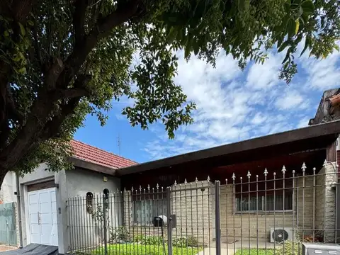 Casa de 4 ambientes- Castelar Sur
