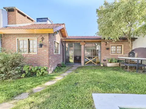 Casa 6 ambientes con 5 baños
