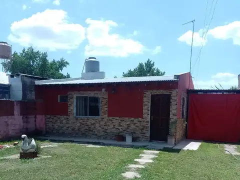 HERMOSA CASA EN TORTUGUITAS. AMPLIO PARQUE.