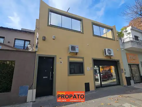 Casa en 2 plantas para refaccionar sobre lote propio de 8,66 x 20mts, 3 baños, gran terraza 