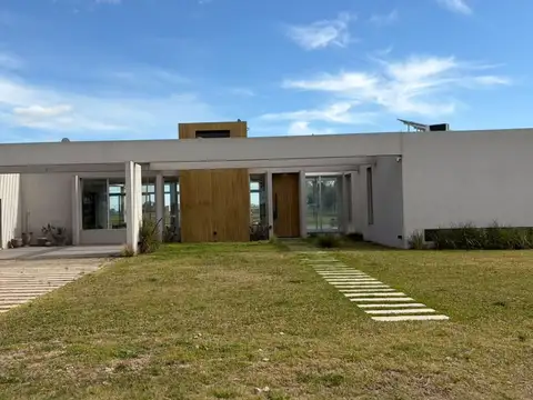Casa 4 amb Gral Rodriguez Barrio Norte Financia
