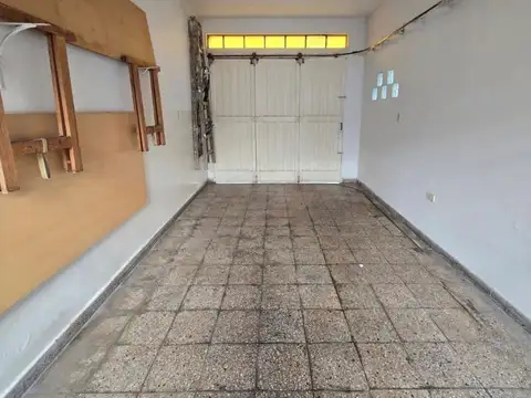Casa en Alquiler con 2 cocheras