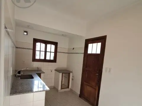Casa en Alquiler con 2 cocheras