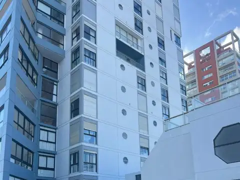 SEMIPISO EN VENTA EN EL GARDEN TOWER. PISO ALTO, GRAN VISTA.