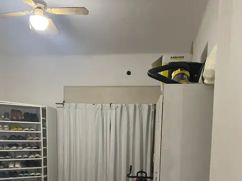 CASA EN VENTA. SE CONSTRUYERON DOS DEPARTAMENTOS.