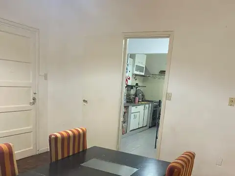 CASA EN VENTA. SE CONSTRUYERON DOS DEPARTAMENTOS.