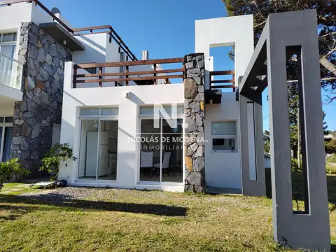 Casa en Manantiales,