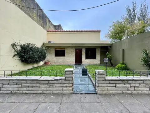 venta Casa 3 ambientes garage patio refaccionada