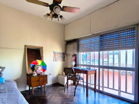 Casa 7 ambientes con 2 baños