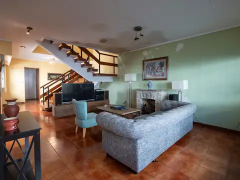 Casa 5 ambientes con 2 baños