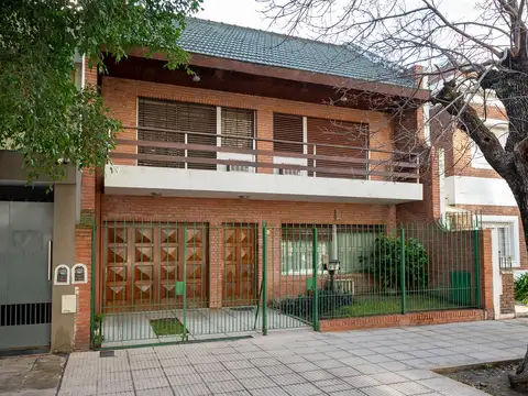 CASA EN LOTE PROPIO EN NUÑEZ