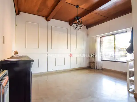 Casa en Venta con 3 cocheras