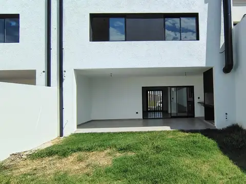 Casa 4 ambientes con 3 baños