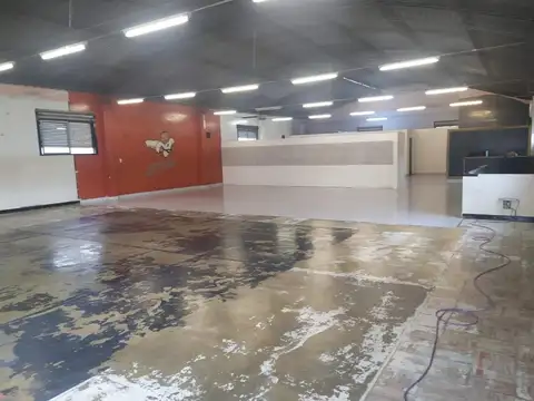 Exc Local alq 500 m2 vidriera oficinas S. del Estero 600