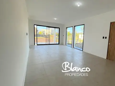 Casa 5 ambientes con 3 baños