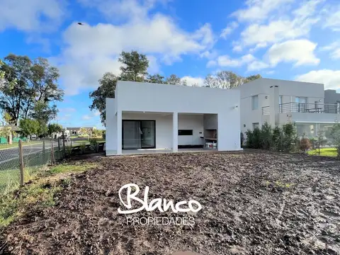 Pilar del Este - Santa Elena 100