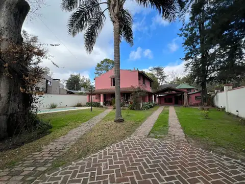 Chalet 4 ambientes a la venta en Parque Leloir