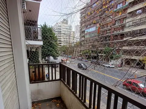 DOS AMBIENTES CON BALCON AL FRENTE - EXCELENTE UBICACION