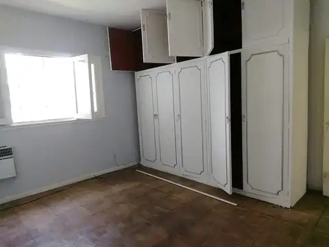 Casa en Alquiler con 3 cocheras
