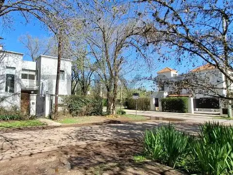 Casa en Alquiler en Bella Vista, USD 3.300