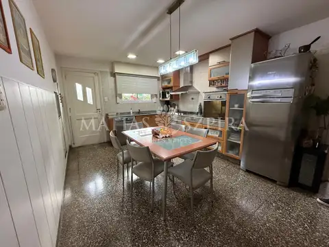 Casa 6 ambientes con 3 baños