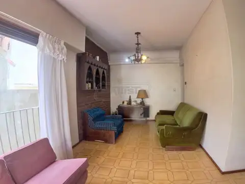 San Lorenzo 100, Piso 1°