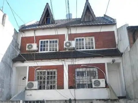 Triplex 4 amb., al frente, sin expensas, muy buen estado y o