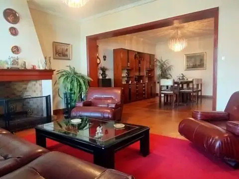 Casa 6 ambientes con 3 baños