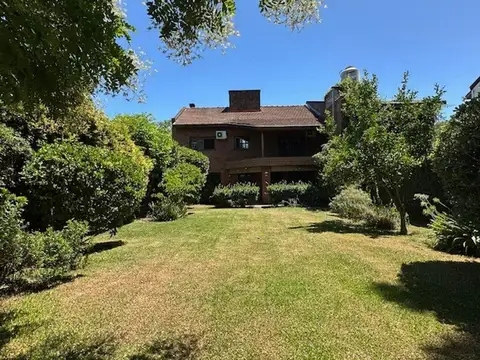 Casa en Venta con 2 cocheras