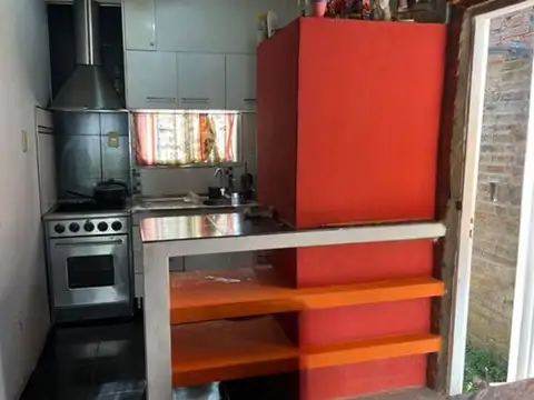 Casa 3 ambientes con 2 baños