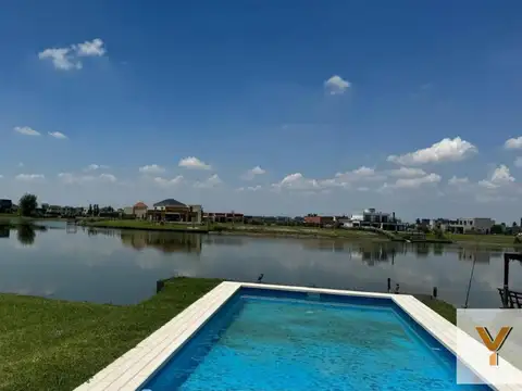 Casa en Venta - 4 Dormitorios 2 Baños - 192mts - Barrio San Sebastián