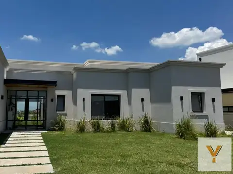 Casa en Venta - 4 Dormitorios 2 Baños - 192mts - Barrio San Sebastián