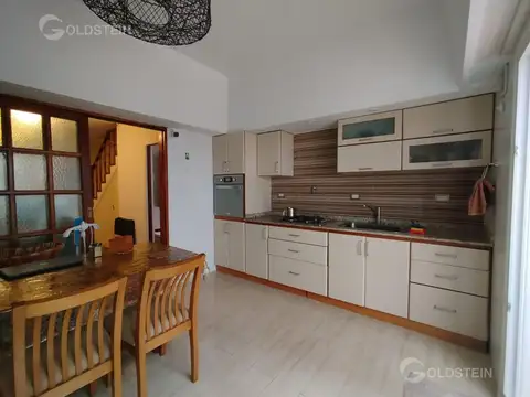 Casa 4 ambientes con 2 baños