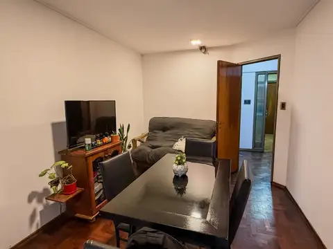 San Lorenzo 291 , Piso 2