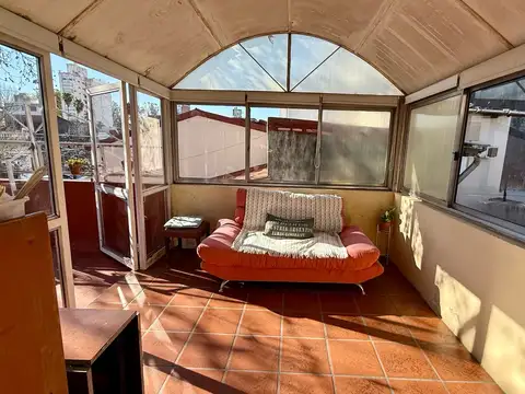 Casa 7 ambientes con 2 baños