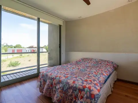 Casa en venta - 4 Dormitorios 3 Baños - Pinamar