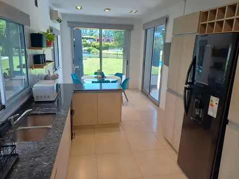 Casa en Venta con 5 cocheras